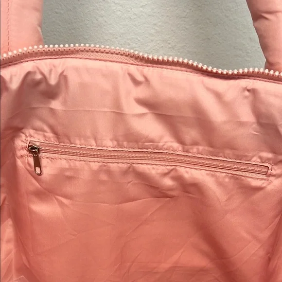 Wilo The Label | Pink Weekender Tote Bag Set w/Crossbody Stap 💖 - Picture 11 of 12